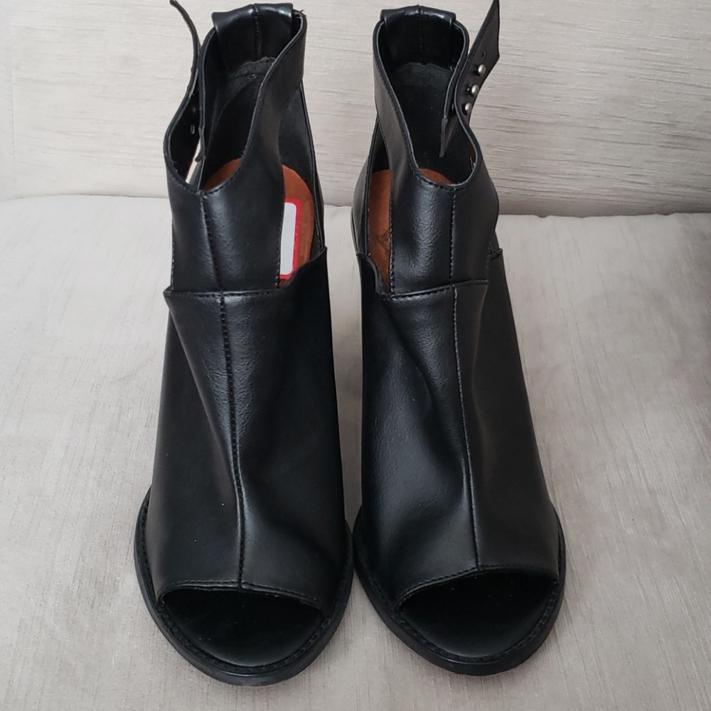 Crown Vintage Black Booties - Picture 4 of 7